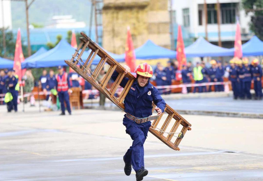 扛梯子的技巧、扛梯子的技巧视频